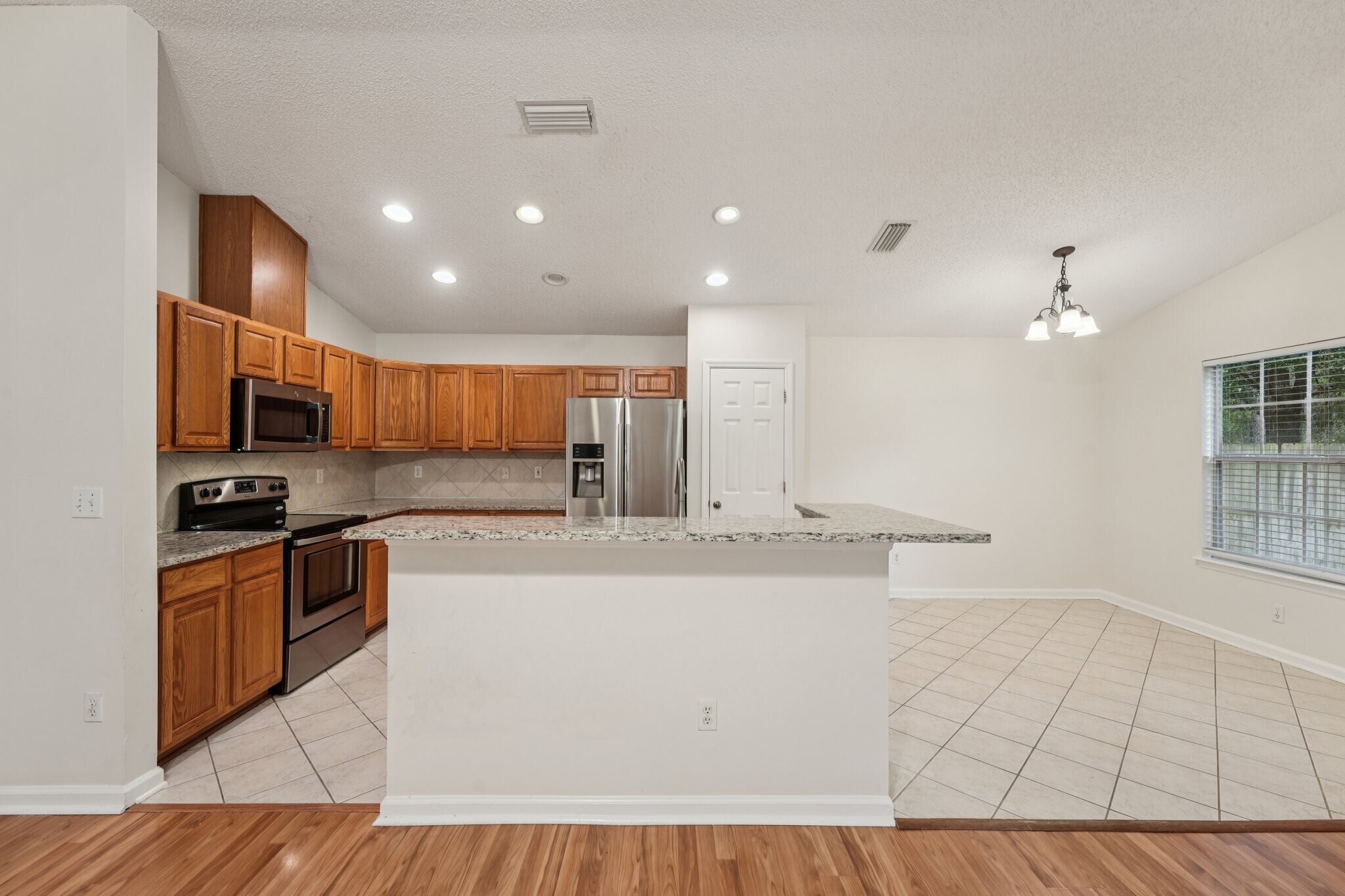Building Photo - 808 South Edenbridge Way