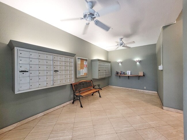 Building Photo - AVAILABLE 11/3/25 1BR / 1Bath / 1Pkg Condo...