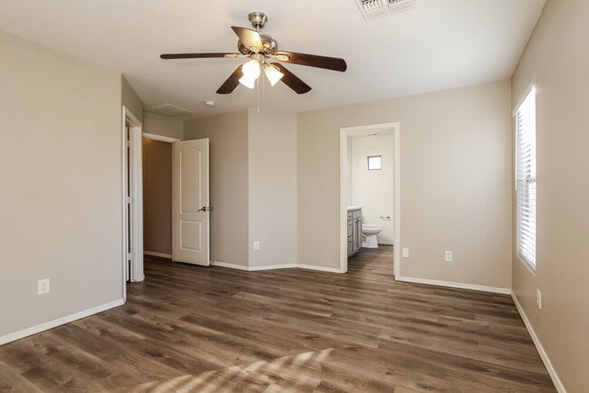 Building Photo - 1607 W Nancy Ln