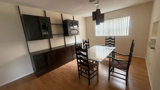 Building Photo - 425 Lake Helen Dr