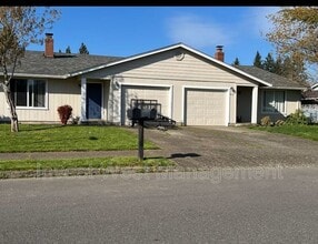 Building Photo - 410 NE 105th St