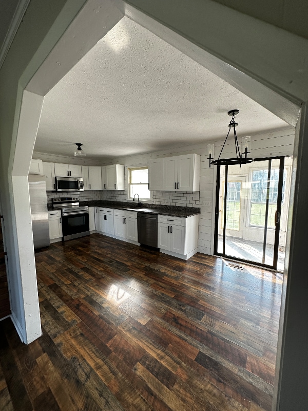 Building Photo - 467 Russell Ridge Rd