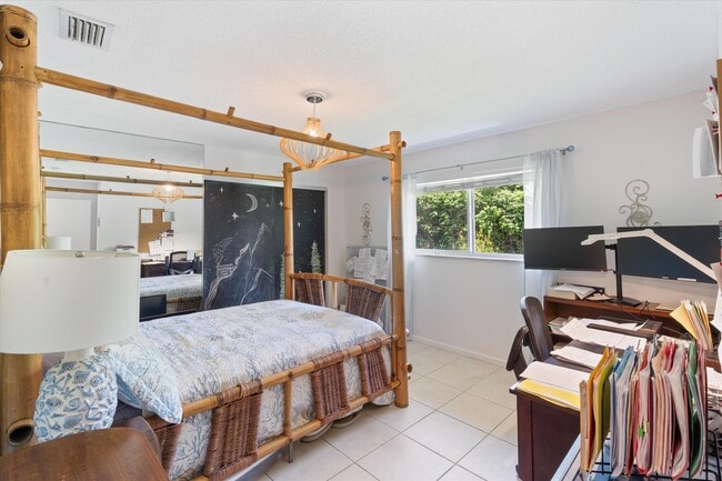 Building Photo - 830 NE Boca Bay Colony Dr