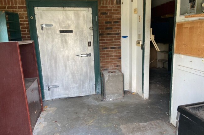 Building Photo - Commercial OR Residential! - $345 Month / ...