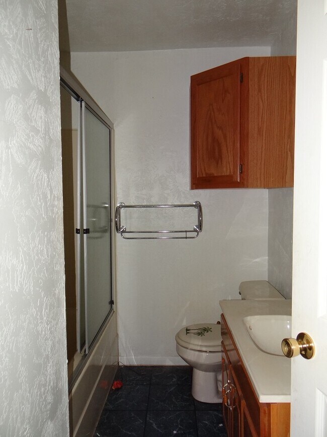 Building Photo - 3801 Stuart Ave