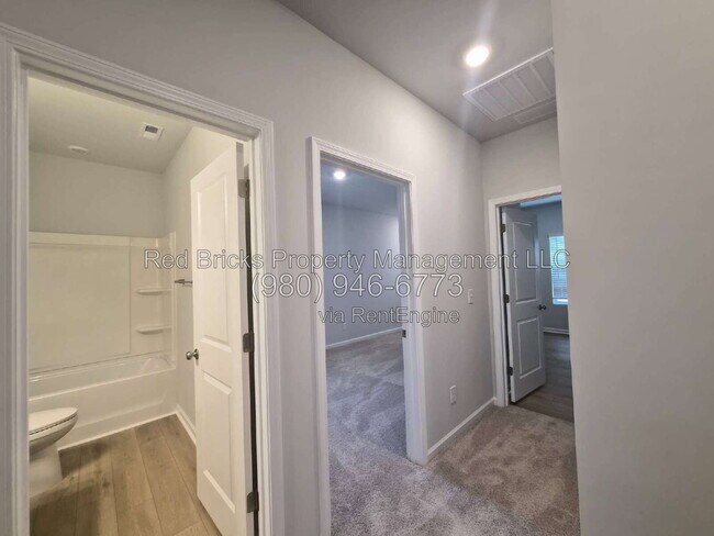 Building Photo - 6510 Harlech St