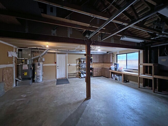 Building Photo - Gorgeous 3 Bedroom 2 Bath Home in Desirable Fairwood, Renton