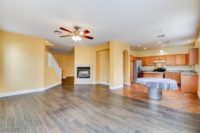 Building Photo - 10739 Manchester Park Dr