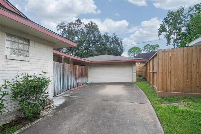 Building Photo - 5215 Cheena Dr