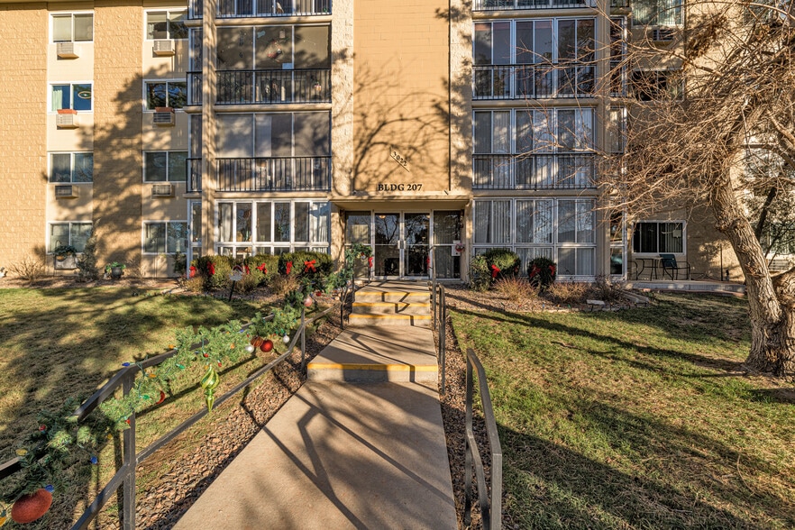 Primary Photo - 3022 S Wheeling Way