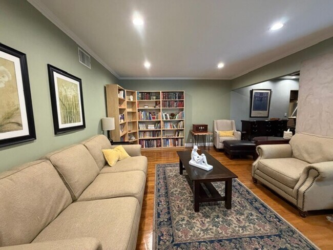 Building Photo - 459 N Jenifer Ave