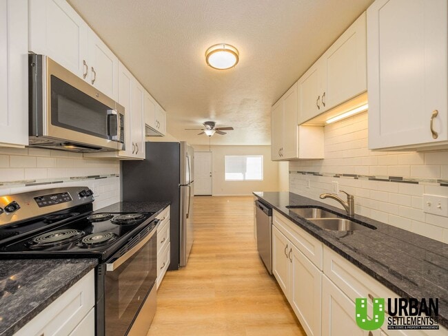 Building Photo - Upriver Dr. 3531-3533 E