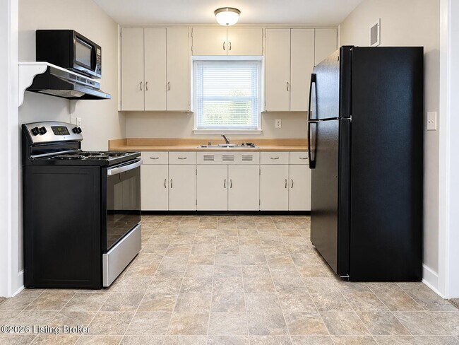 Building Photo - 210 Breckenridge Ln