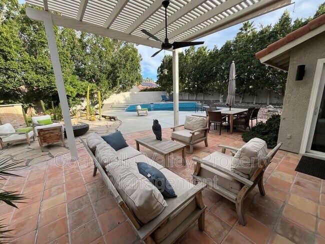 Building Photo - 39866 Newcastle Dr