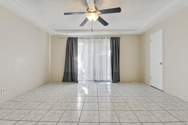 Building Photo - 6911 Bellaire Ave