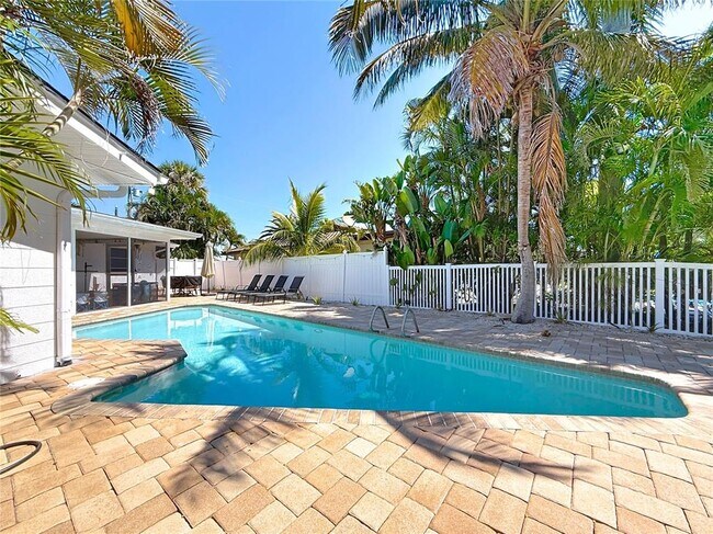 Building Photo - 25 Island Dr