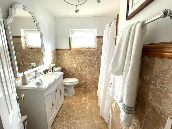 Building Photo - 1143 Lincoln St