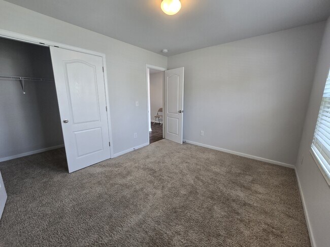 Building Photo - 129 Maple Tree Ln