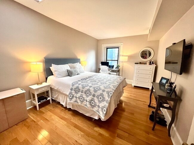 Building Photo - 280 Commonwealth Ave