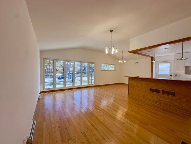 Building Photo - 9910 Crawford Ave