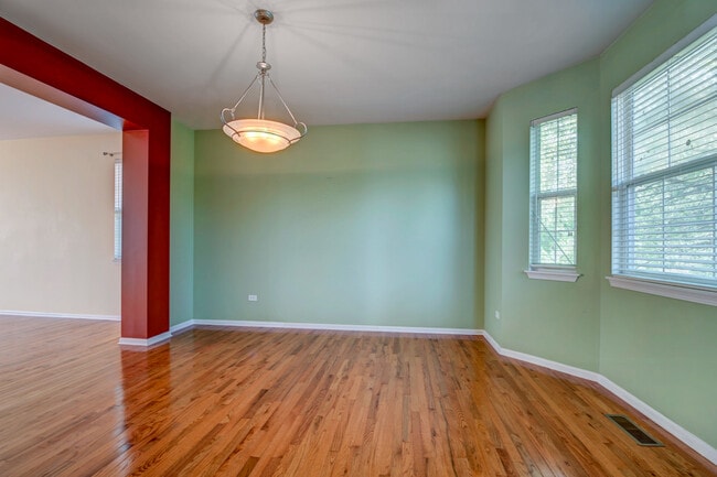 Building Photo - 860 Spring Creek Cir