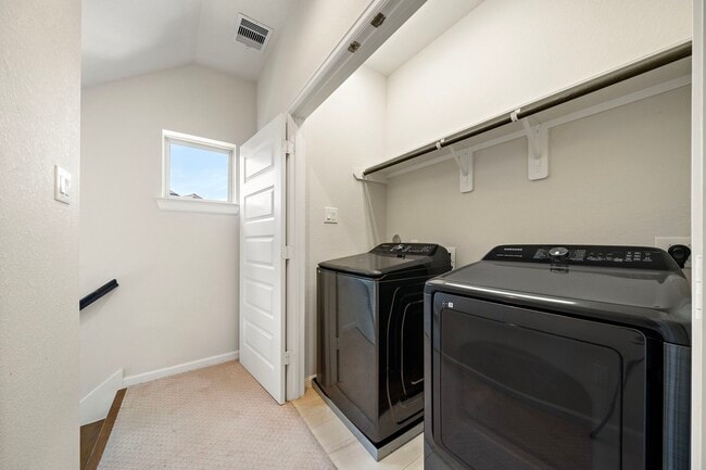 Building Photo - 4003 Centre Valley Ln