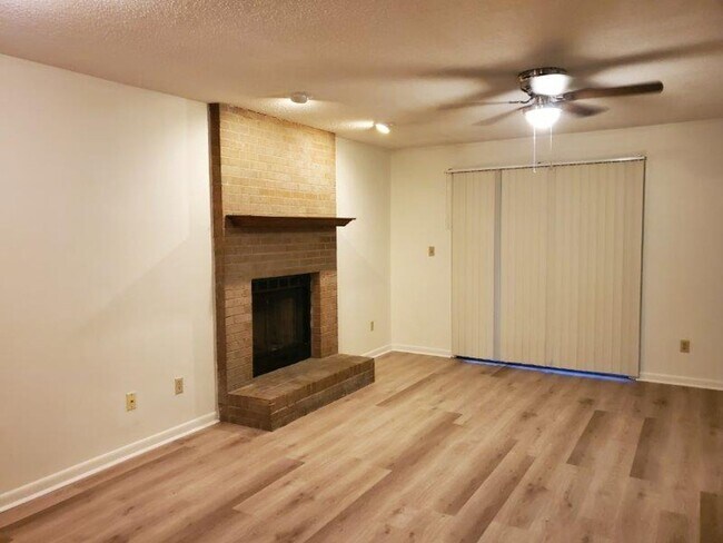 Building Photo - Daleville!!!  Minutes from the Ft Rucker Gate!!!