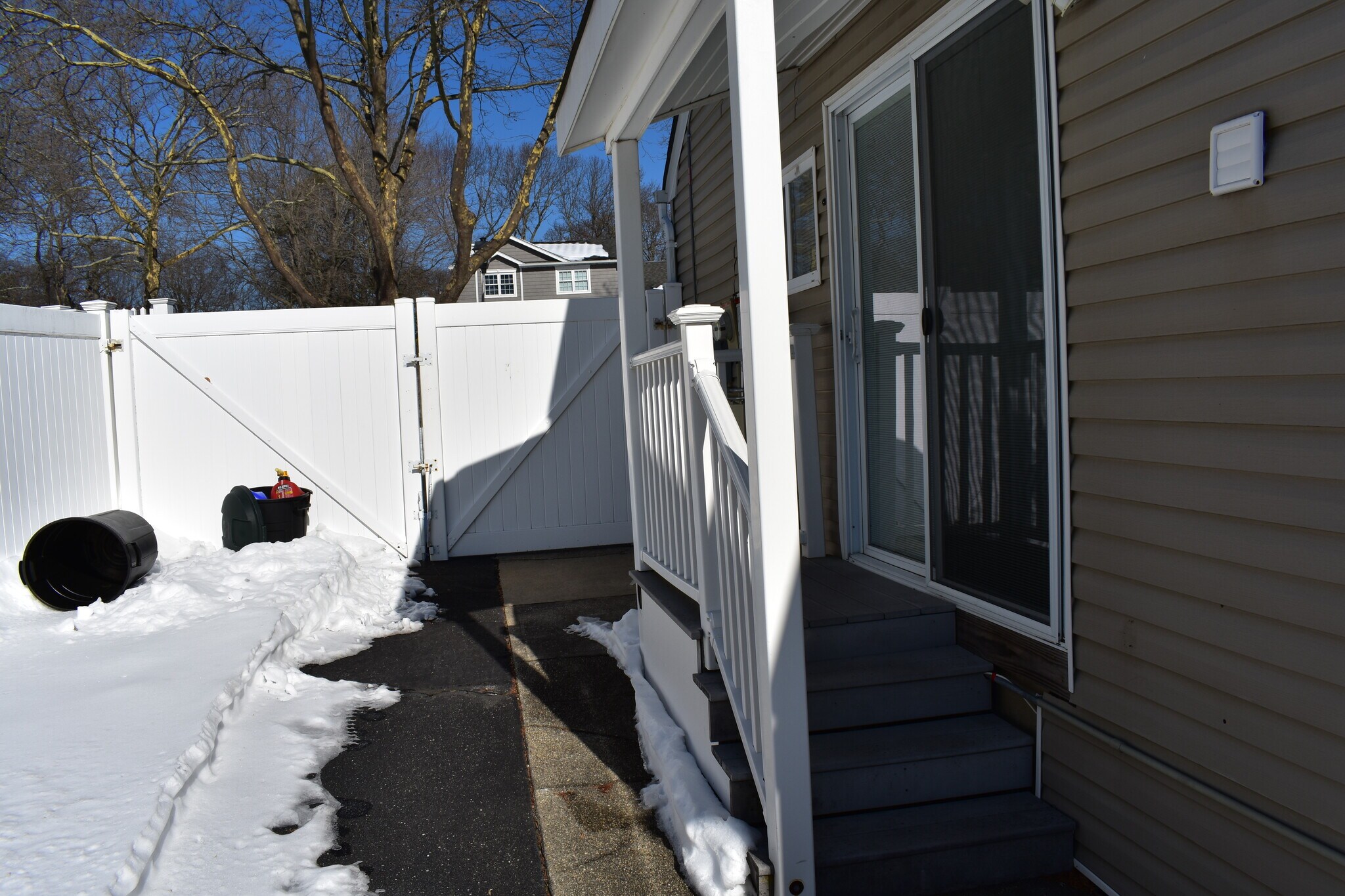 Building Photo - 4 Cindy St