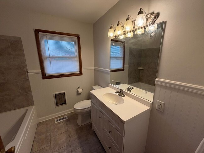 Building Photo - Charming 3 Bed 1 Bath Home in Woodbury