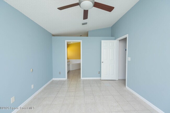 Building Photo - 7033 Hammock Trace Dr