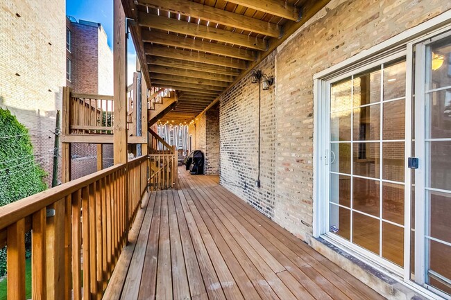 Building Photo - 825 W Cuyler Ave