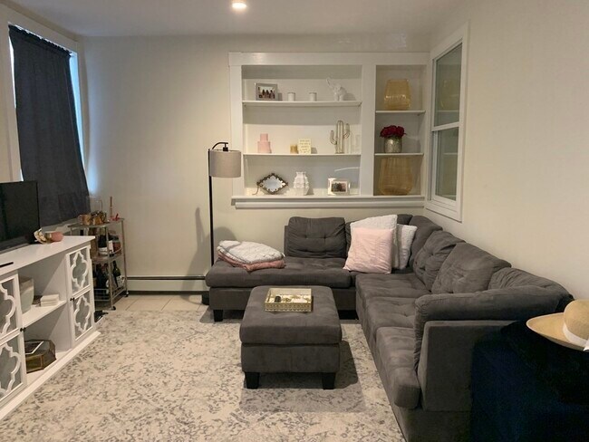 Primary Photo - 9 Regent Cir