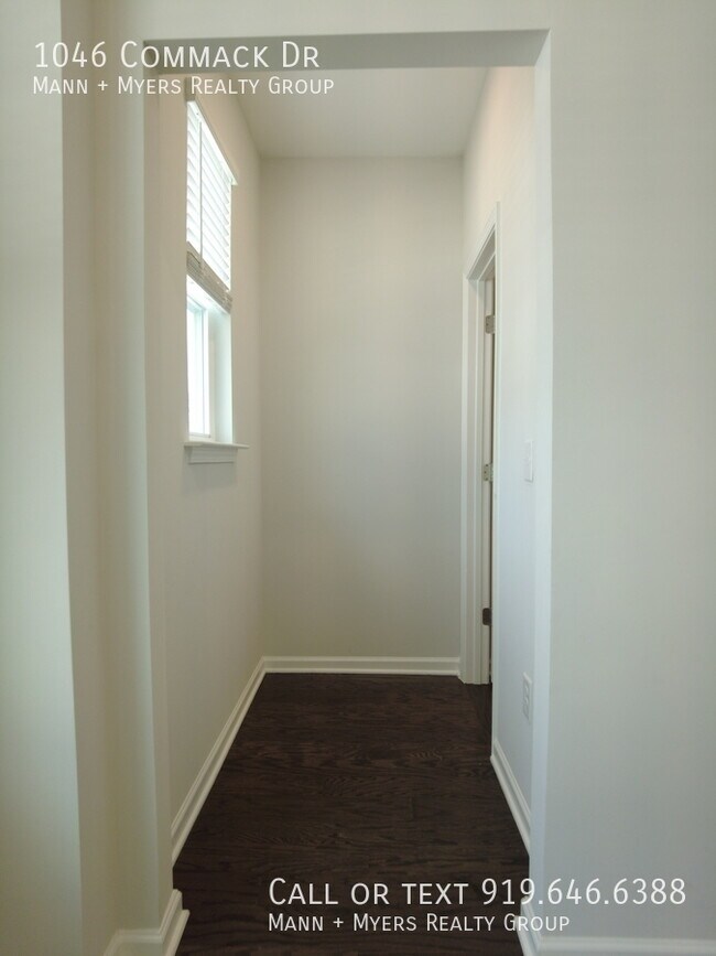 Building Photo - 1046 Commack Dr