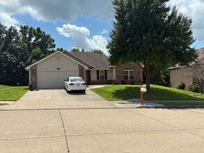 Building Photo - Beautiful Home in Vanderveen Crossing