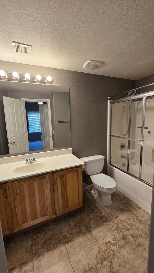 Building Photo - 16825 N 14th St