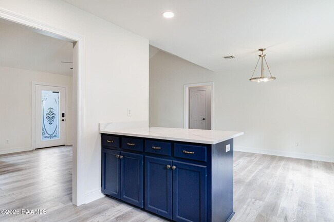 Building Photo - 147 Oak Crest Dr