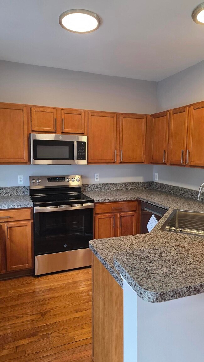 Building Photo - 1563 Cass Lake Rd