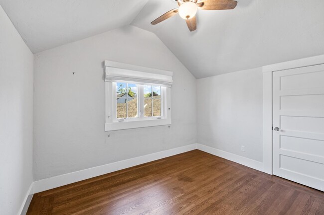 Building Photo - 1536 Eastmoor Rd