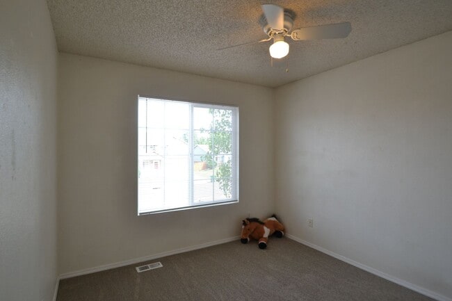 Building Photo - 815 Riverview Ln