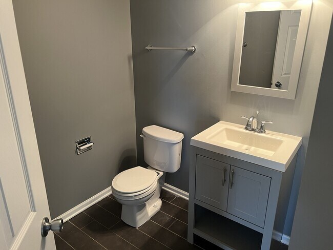 Building Photo - 437 S Orchard Dr