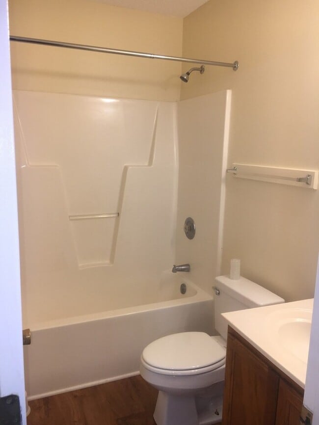 Building Photo - Cute one level Cottage 3 BR home close to ...