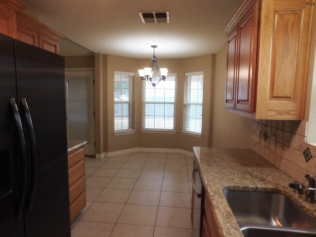 Building Photo - 118 Stonebridge St