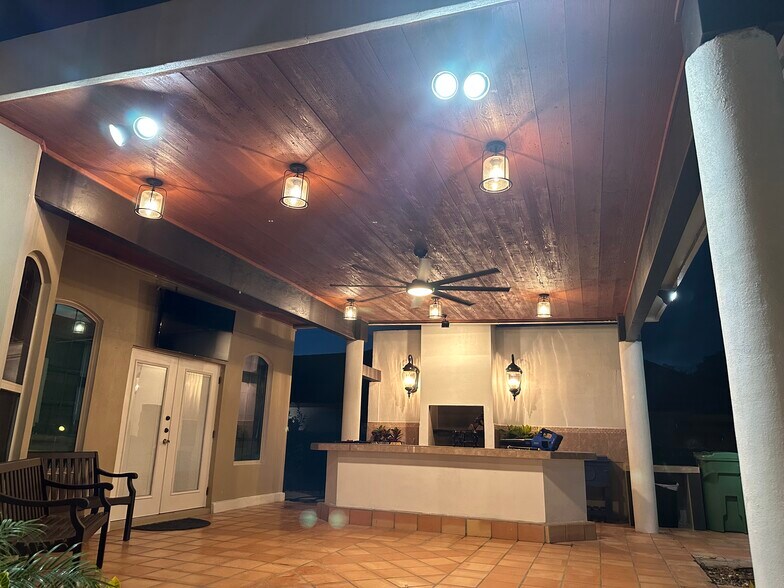 Building Photo - 2602 Deer Trl