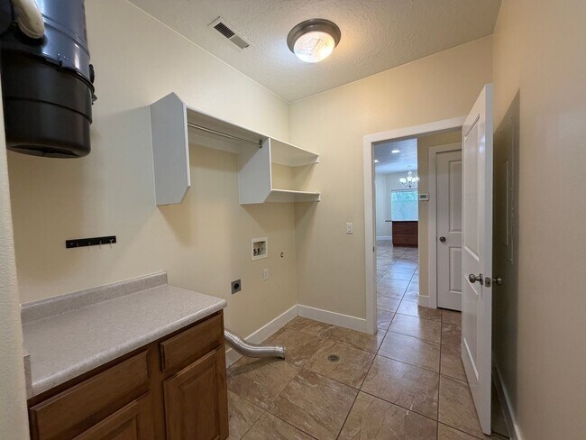 Building Photo - 135 Orchard Ln