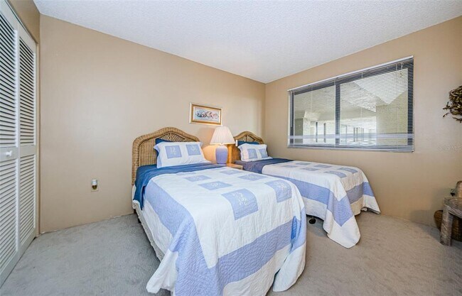 Building Photo - 6035 Sea Ranch Dr