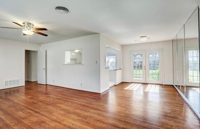 Building Photo - 5615 Arboles Dr