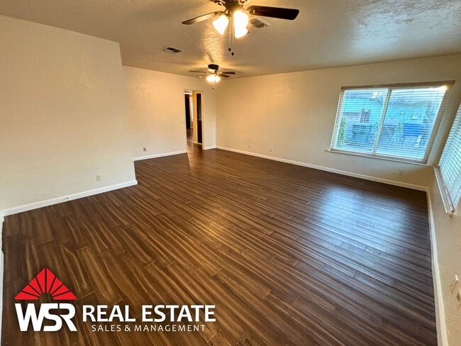 Building Photo - Spacious 5 Bedroom Home Near Victoria Ave with Easy Freeway Access