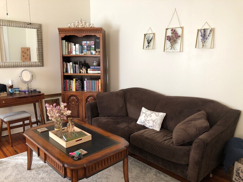 Building Photo - 821 N 8th St