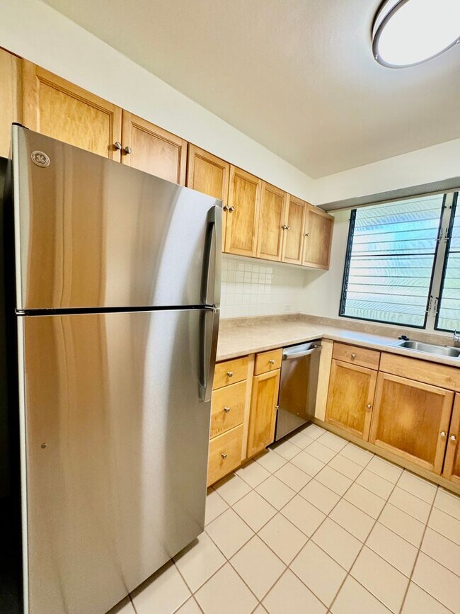 Building Photo - Available now | A 2 Bedroom, 2 Bathroom Condo with 2 assigned parking stalls at The Plaza Hawaii Kai