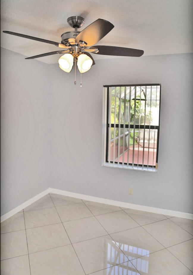 Building Photo - 3935 Village Dr